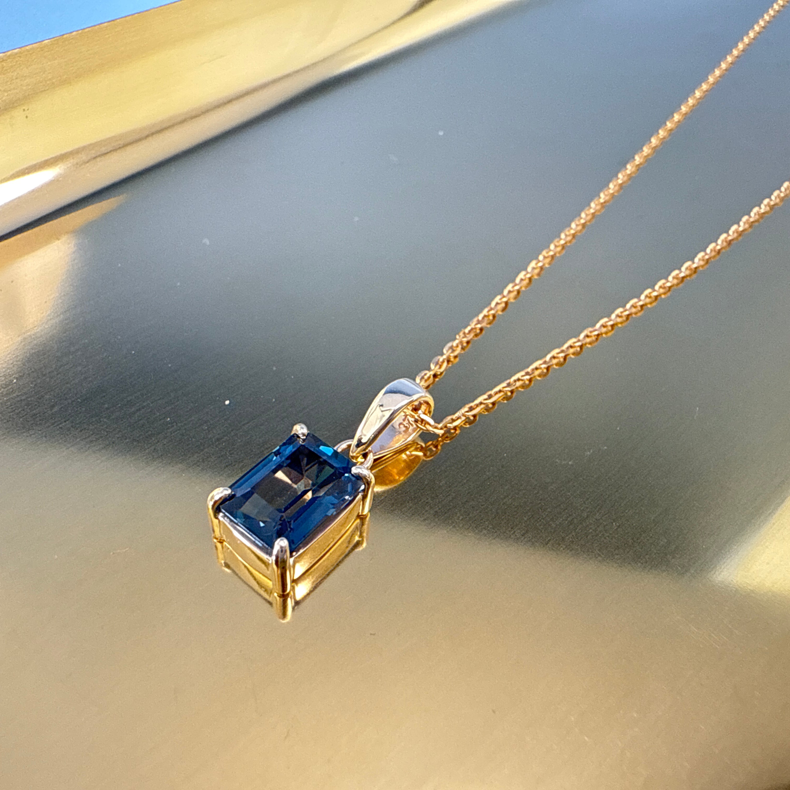 9ct Yellow Gold Green London Blue Topaz Necklace