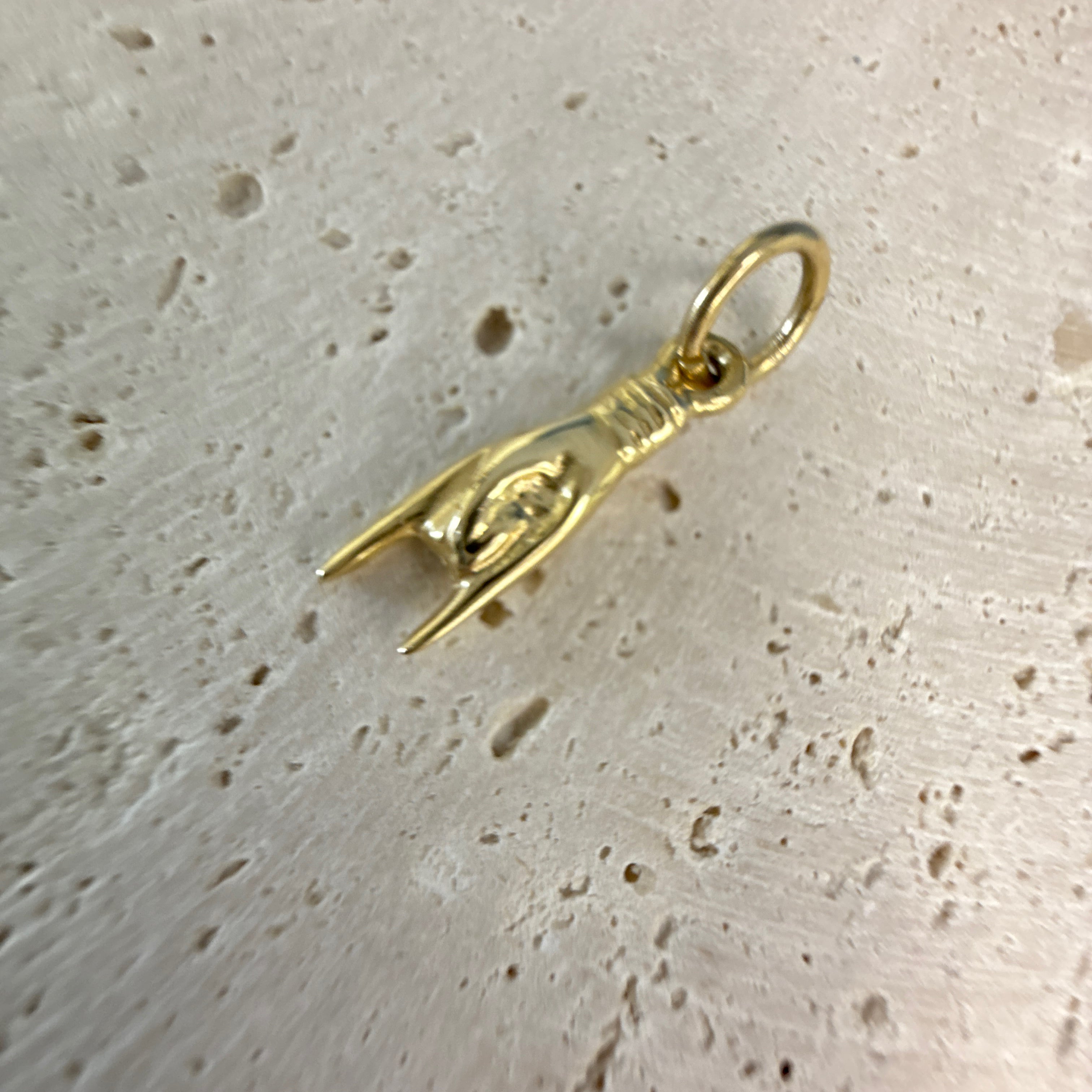 9ct Yellow Gold Hand (Mano) Pendant