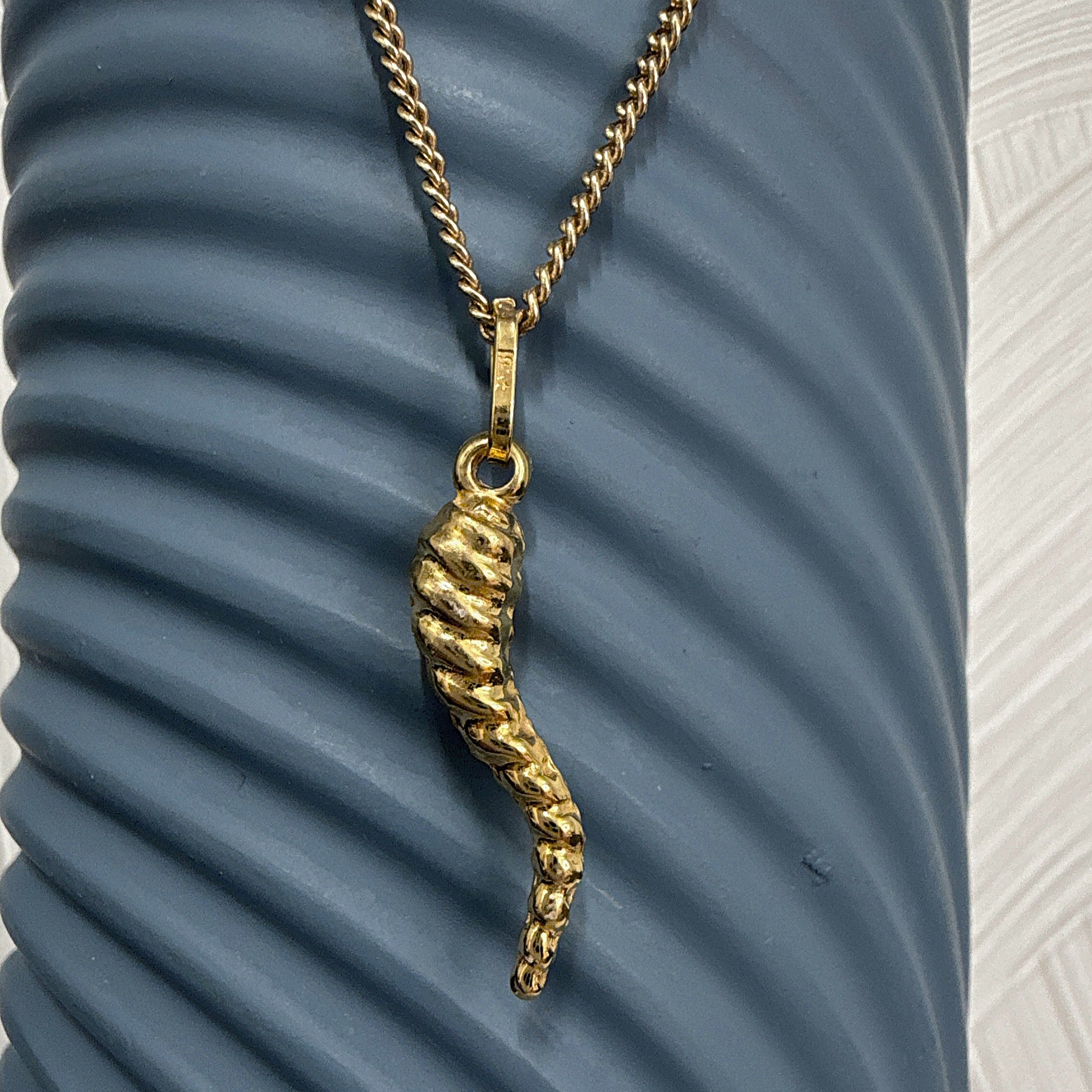 9ct Yellow Gold Italian Corno Pendant (Horn of Plenty)