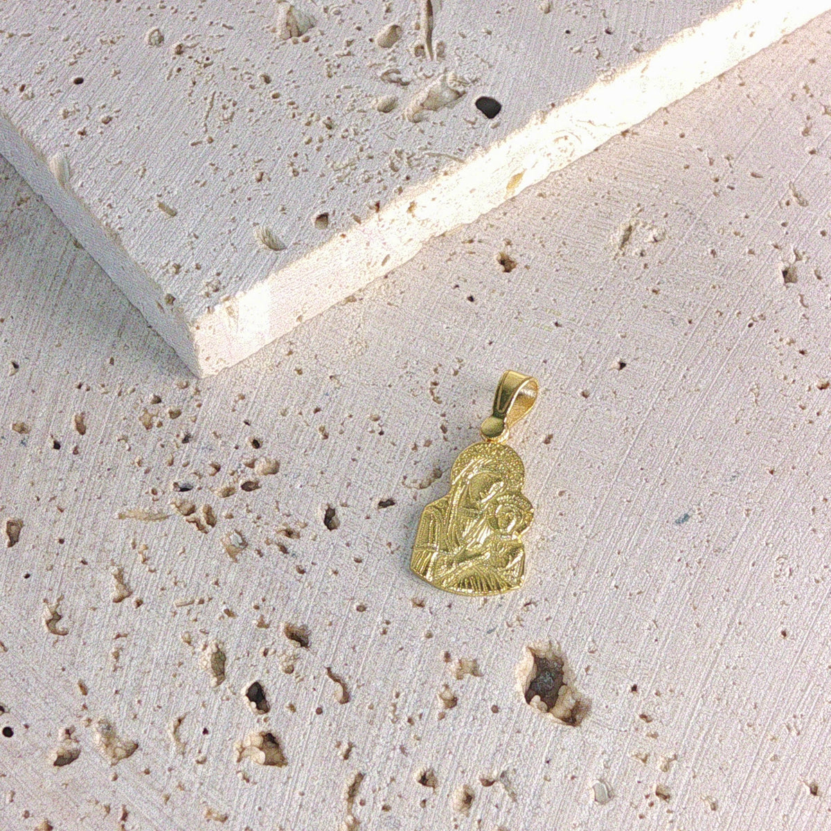 9ct Yellow Gold Madonna Pendant