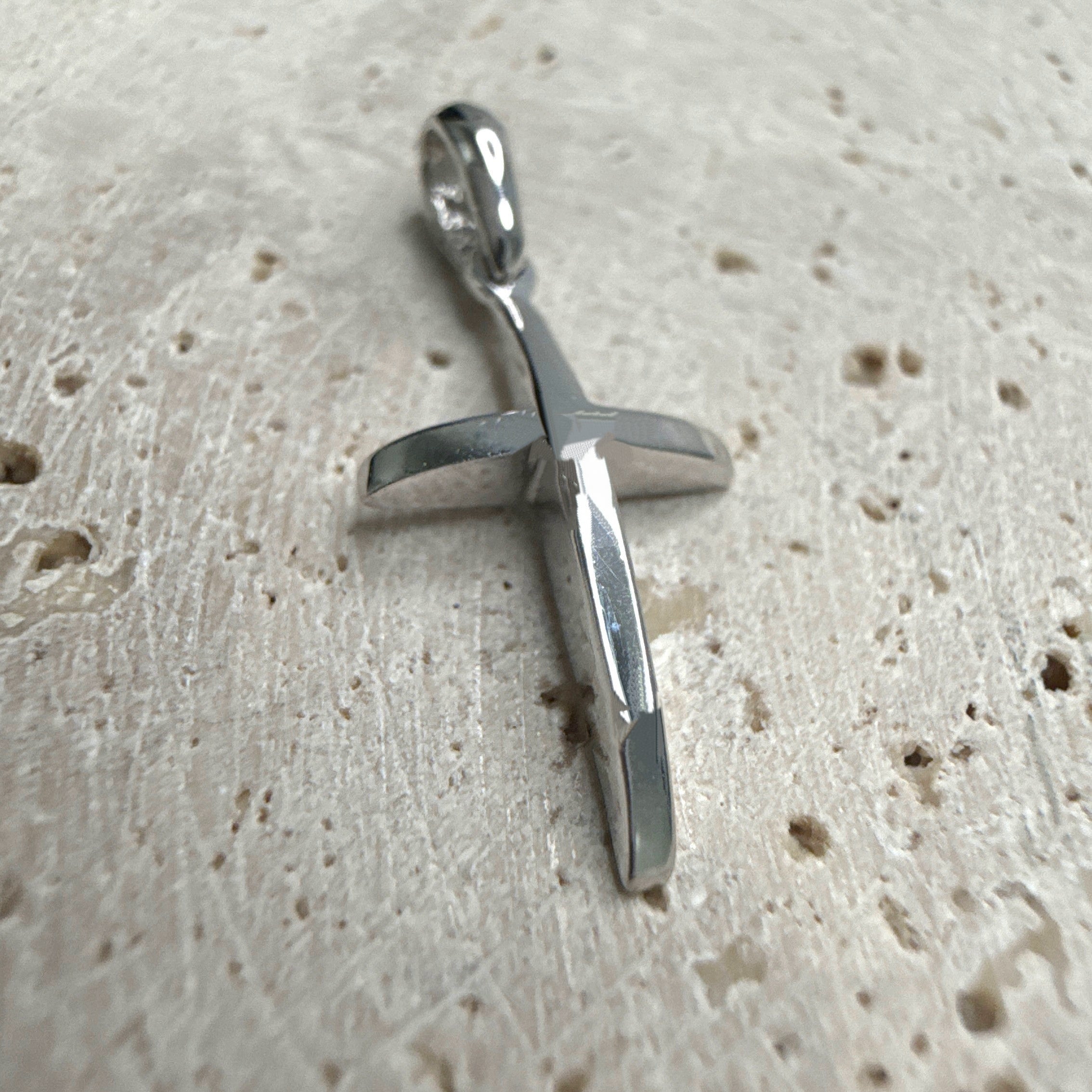 18ct White Gold Cross Pendant – Rounded Profile
