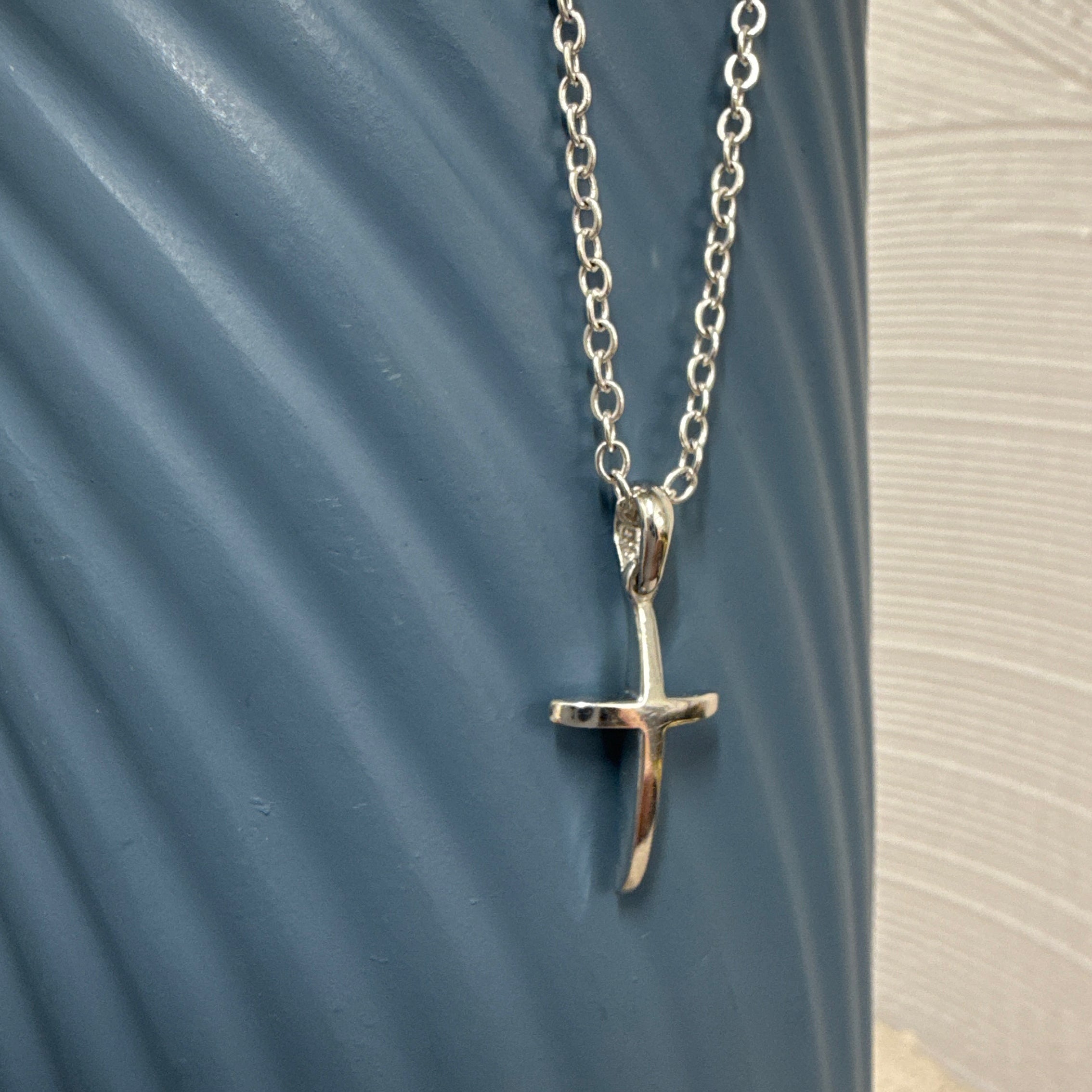18ct White Gold Cross Pendant – Rounded Profile