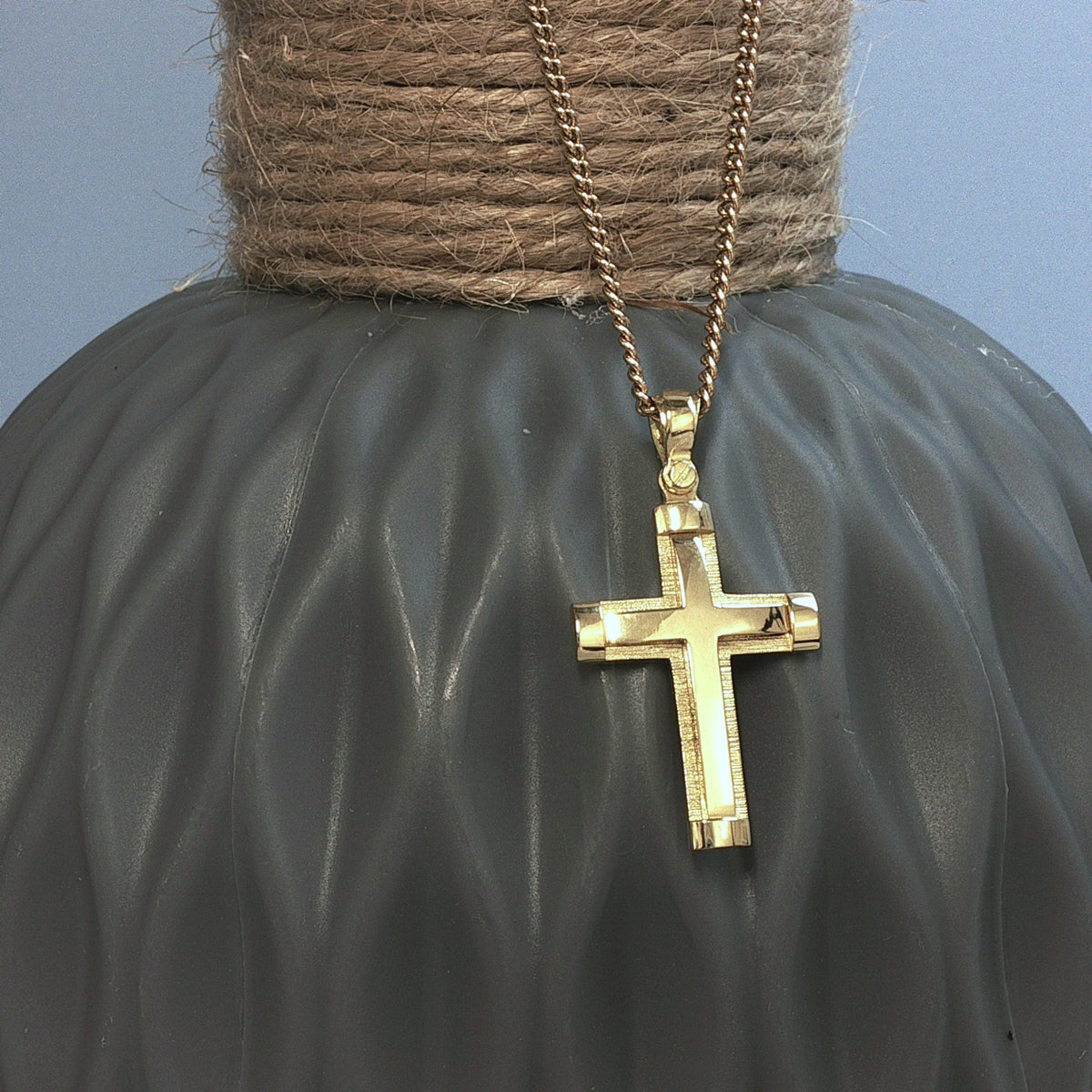 18ct Yellow Gold Cross Pendant with Polished Ends & Textured Detailing
