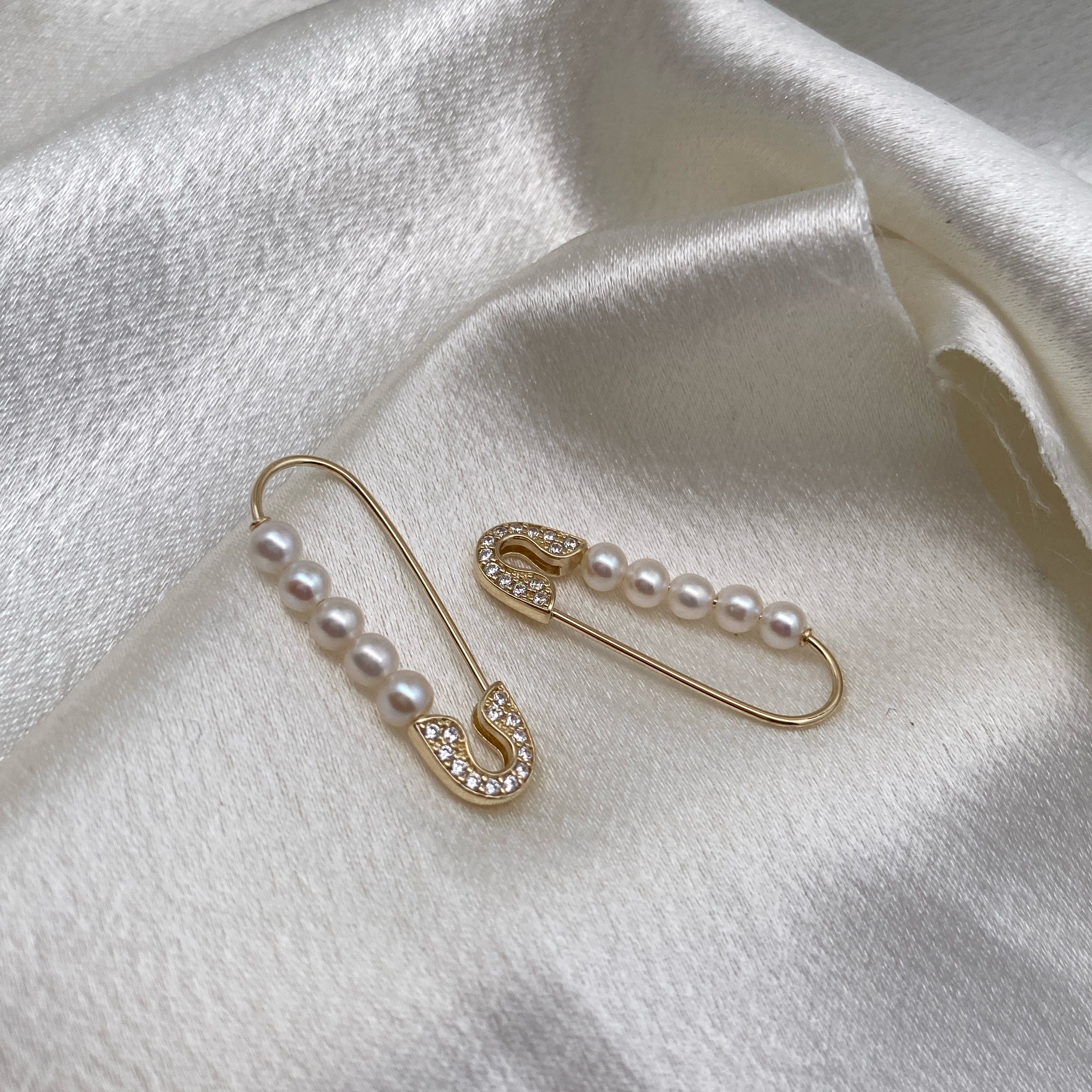 9ct Yellow Gold Baby Pin with Pearls & Cubic Zirconia