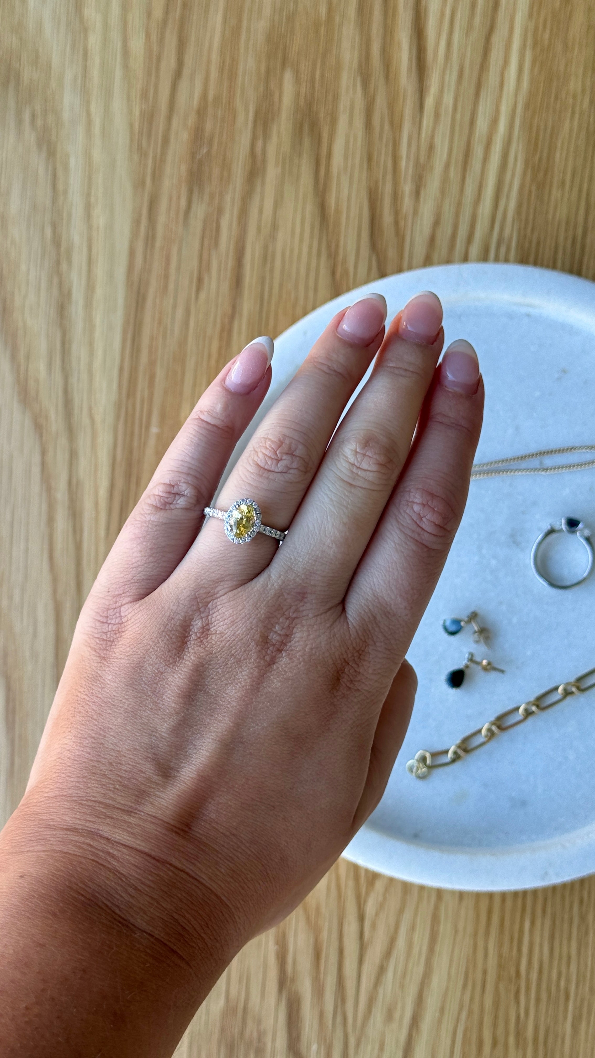 18ct White Gold Yellow Sapphire Ring