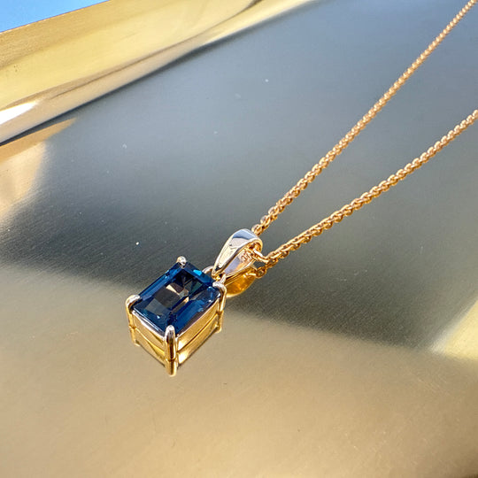 9ct Yellow Gold Green London Blue Topaz Necklace