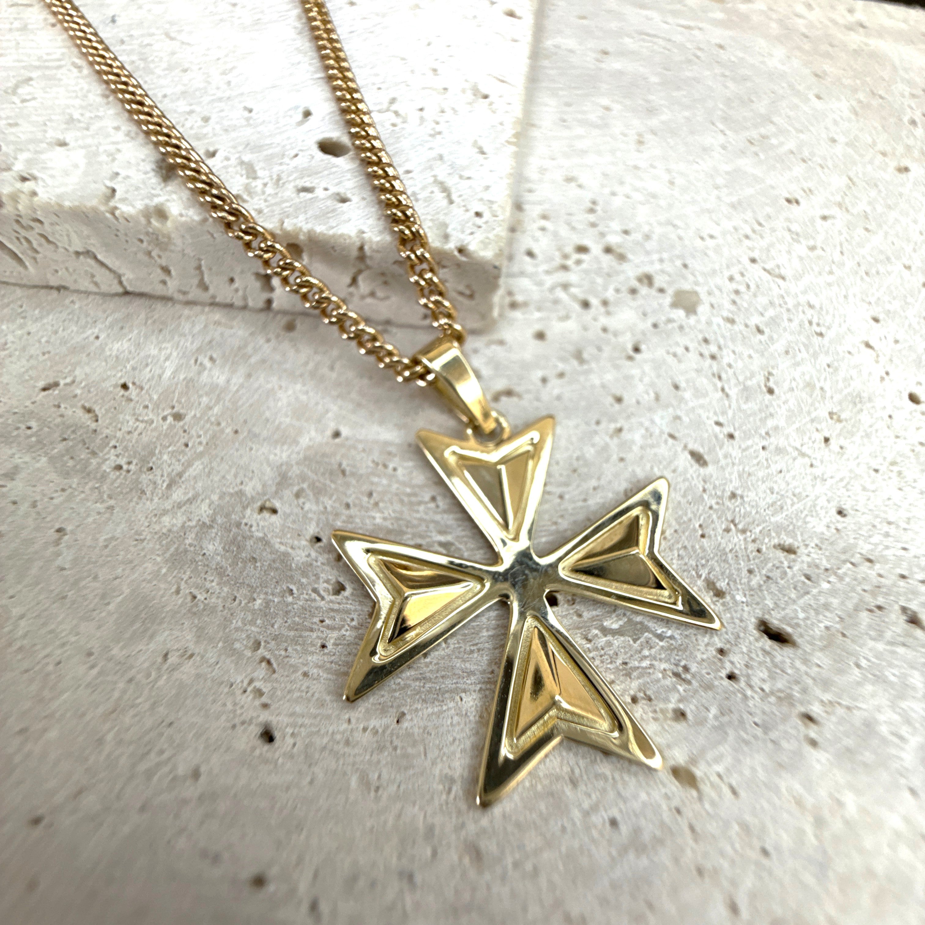 9t Yellow Gold Maltese Cross