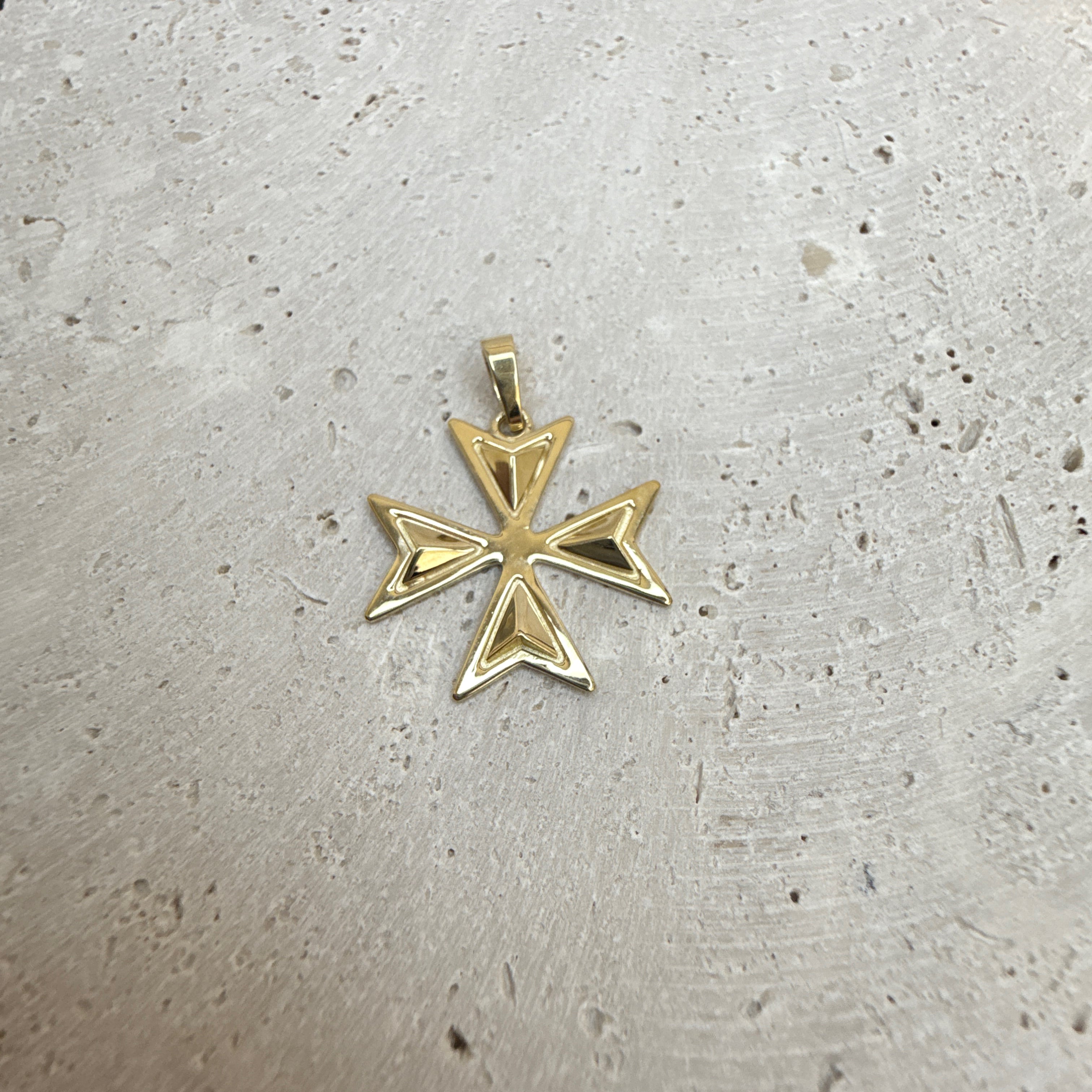 9t Yellow Gold Maltese Cross