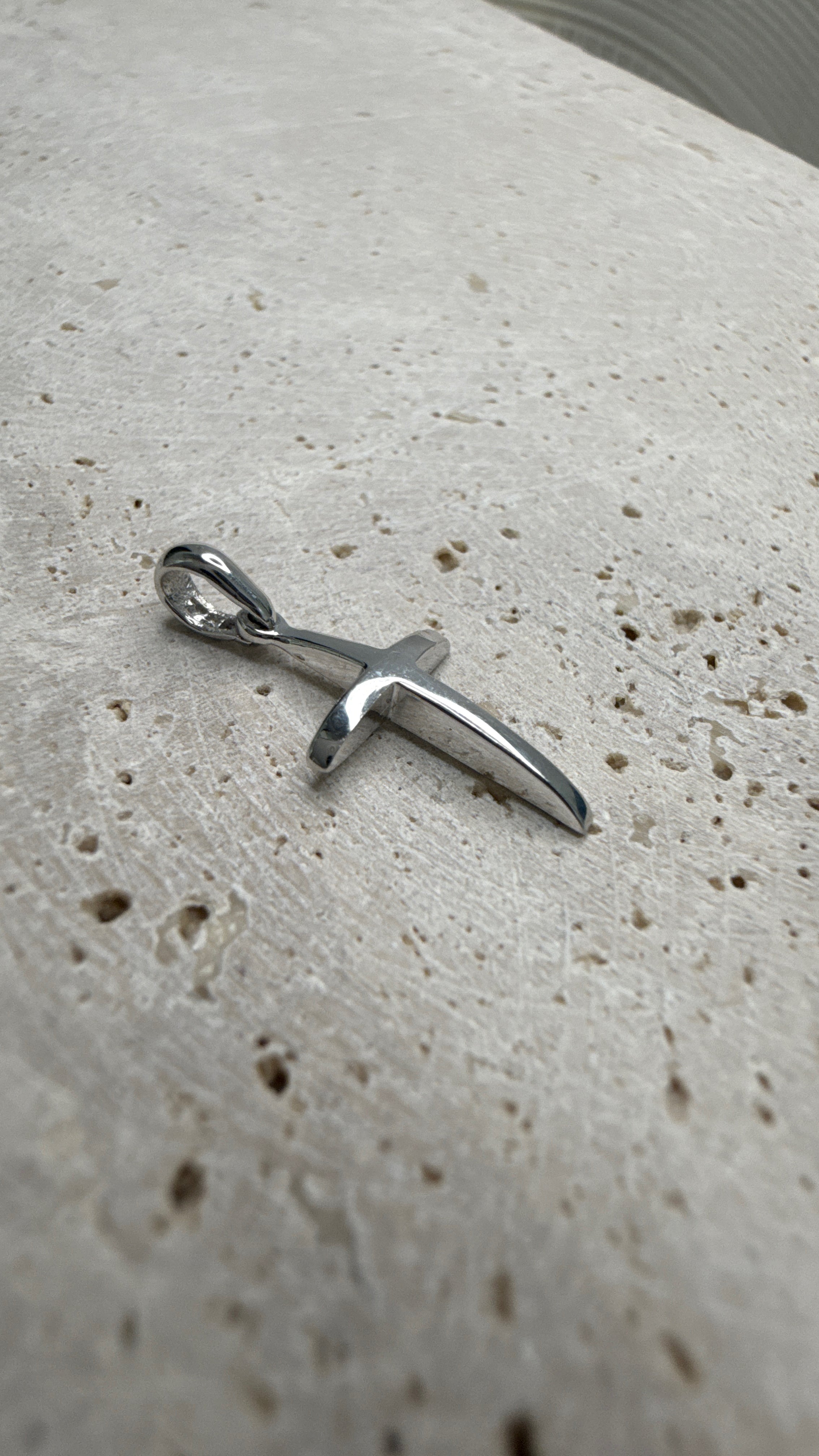 18ct White Gold Cross Pendant – Rounded Profile