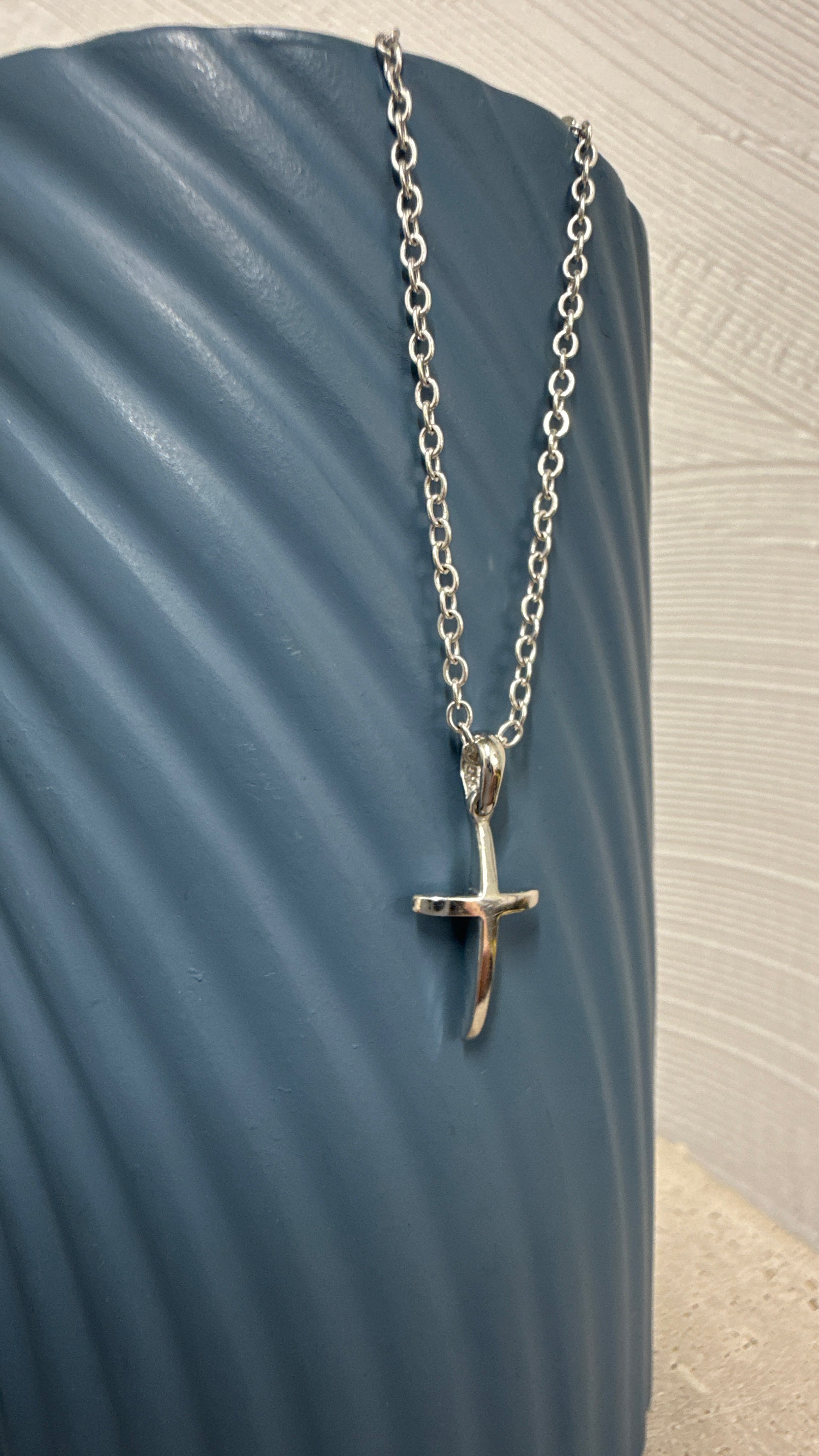 18ct White Gold Cross Pendant – Rounded Profile