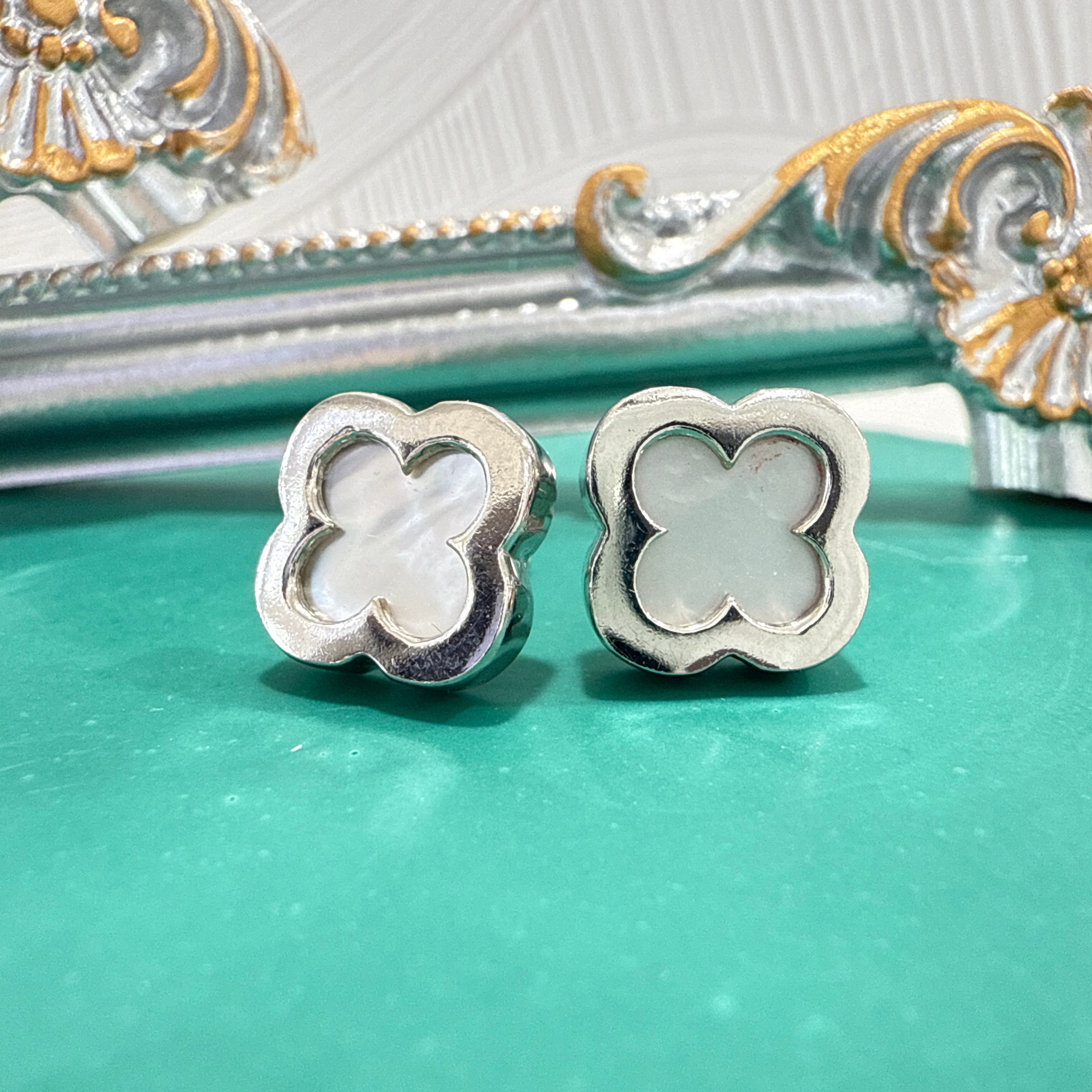 9ct White Gold Mother of Pearl Clover / Quatrefoil Studs (X-Large)