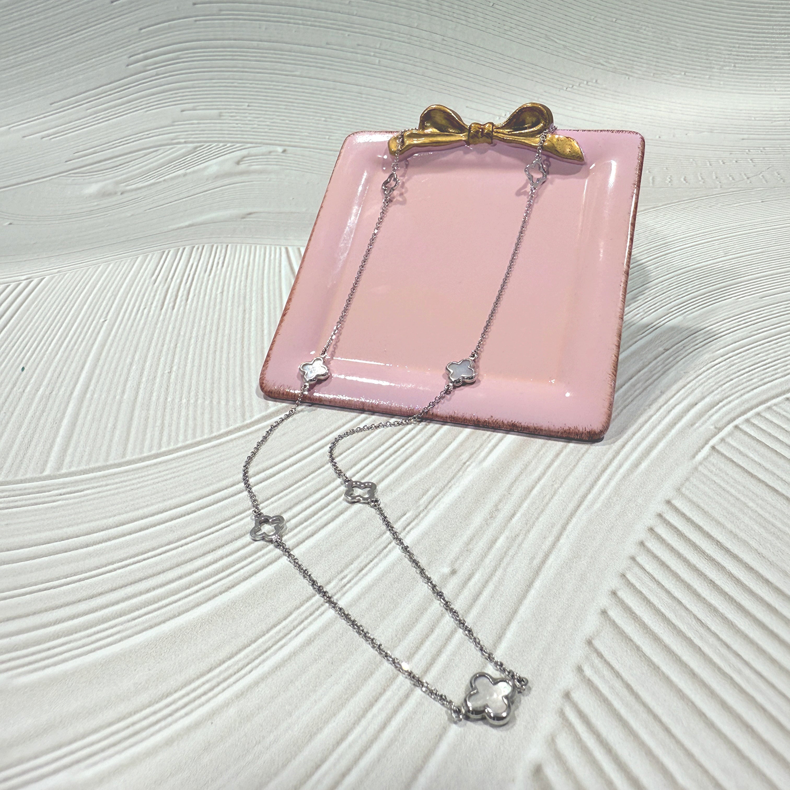 9ct White Gold 65cm Mother of Pearl Clover Necklace (9mm)