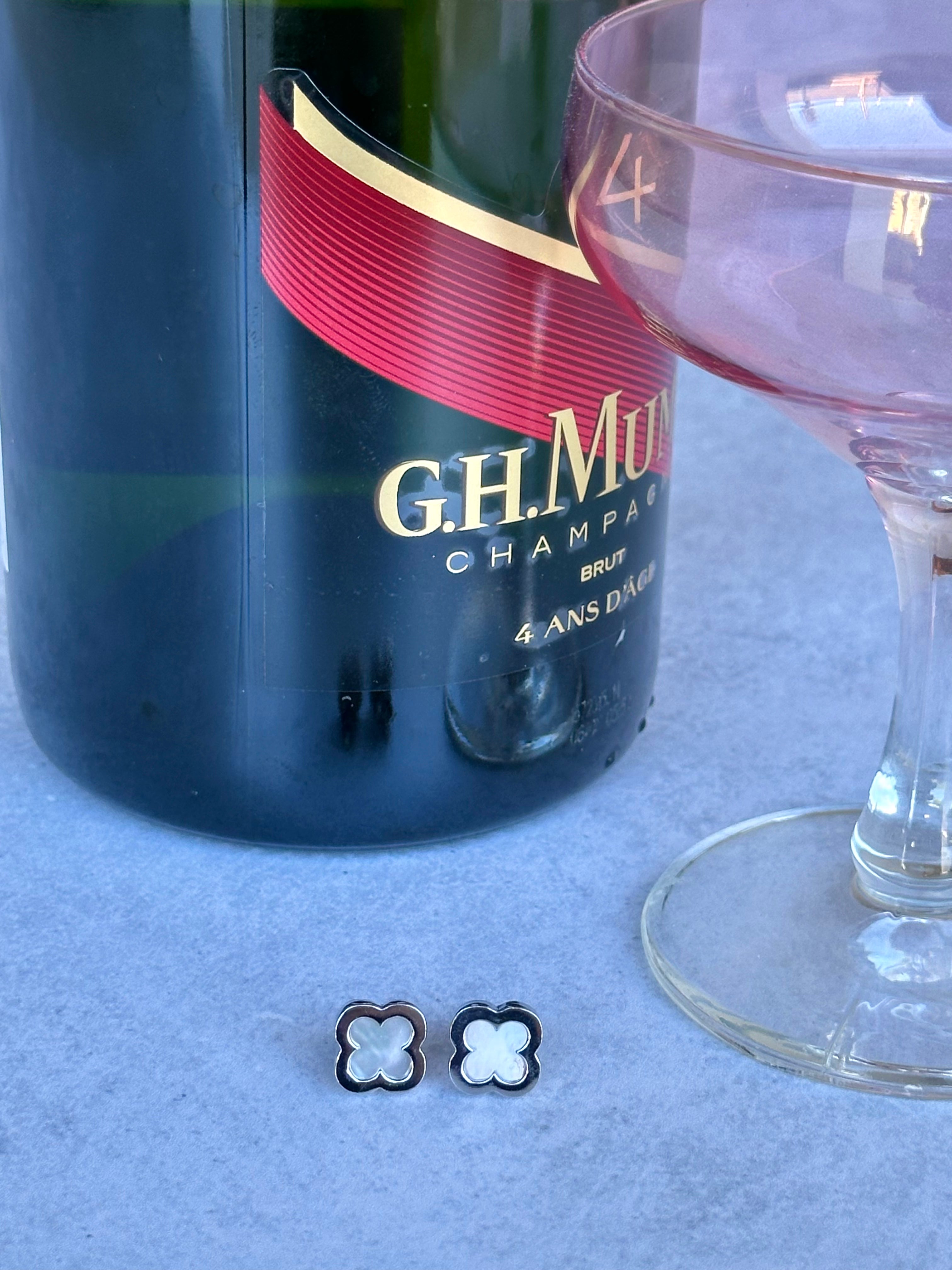 9ct Gold Mother of Pearl Quatrefoil / Clover Stud Earrings (S)