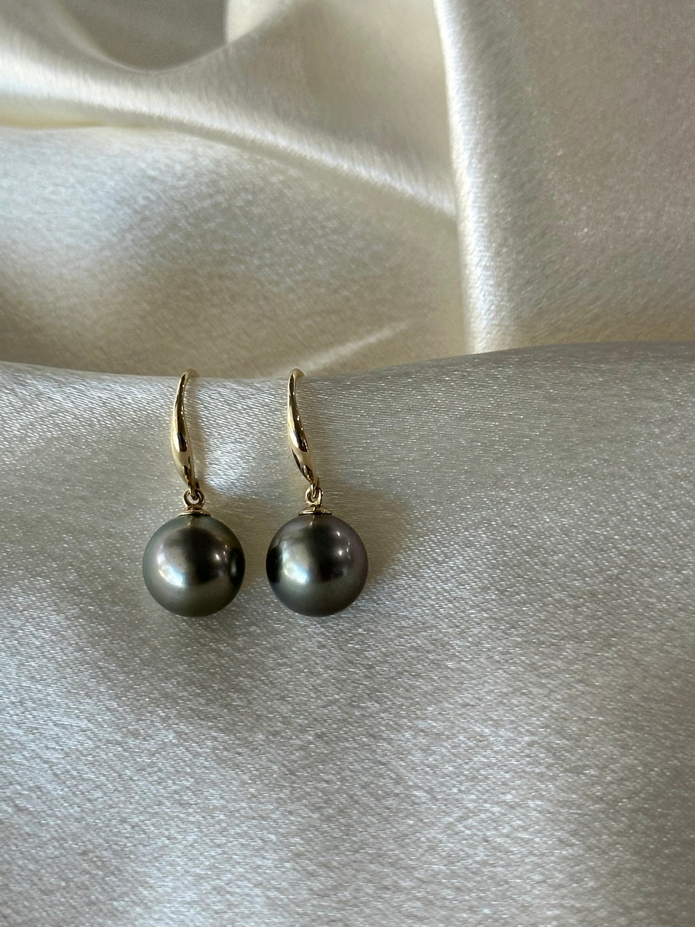 9ct Yellow Gold Tahitian Pearl Earrings