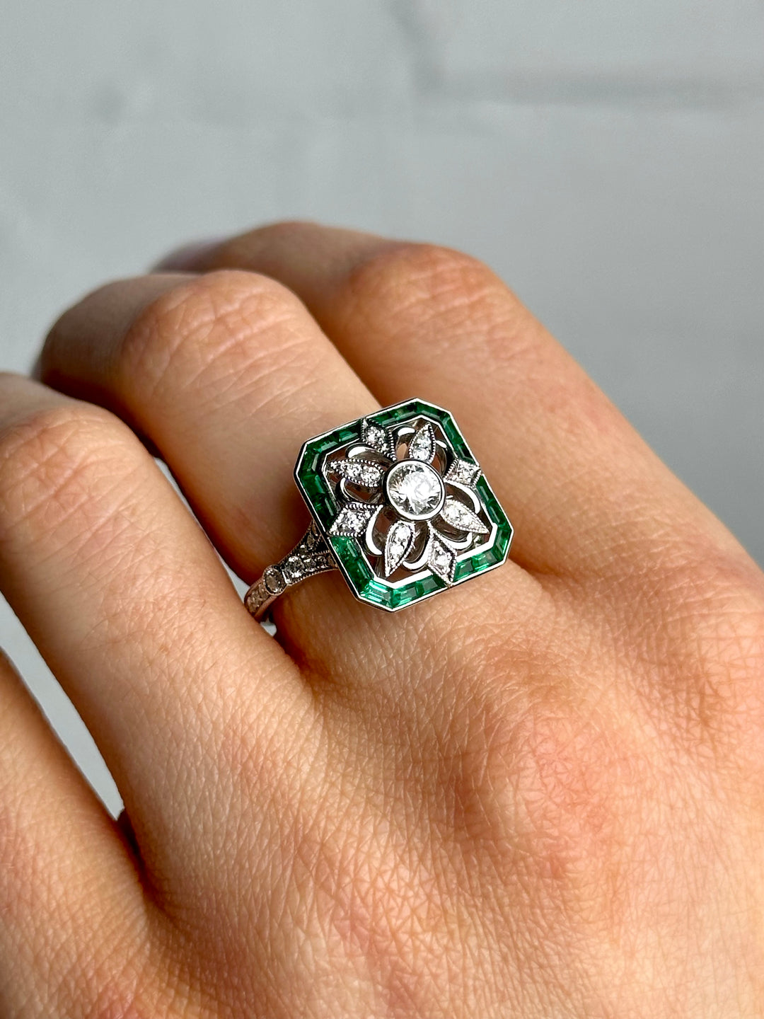 18ct White Gold Art Deco Emerald Cluster Ring